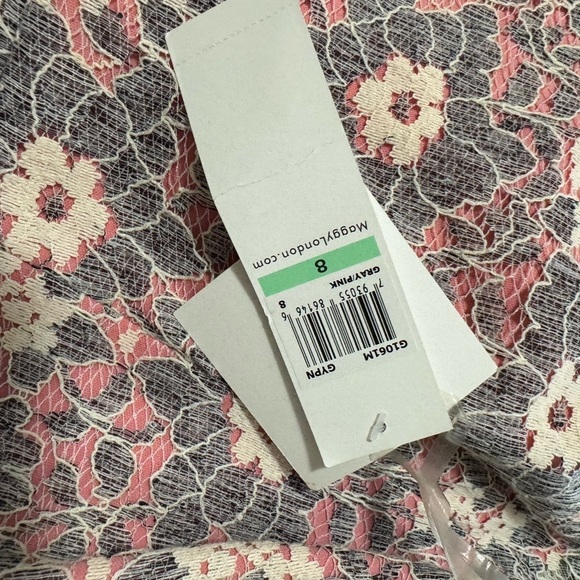 😍 MAGGY LONDON PINK GRAY SOFT WHITE ILLUSION SCALLOPED LACE SHEATH DRESS 8 NWT - Picture 9 of 9